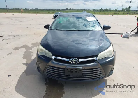 2015 Toyota Camry Xle z USA, uszkodzony, nr VIN 4T1BF1FK9FU937254